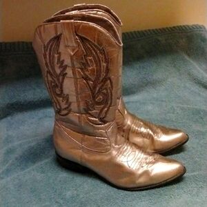 Coconuts Gaucho women's western boots, color is bronze size 9